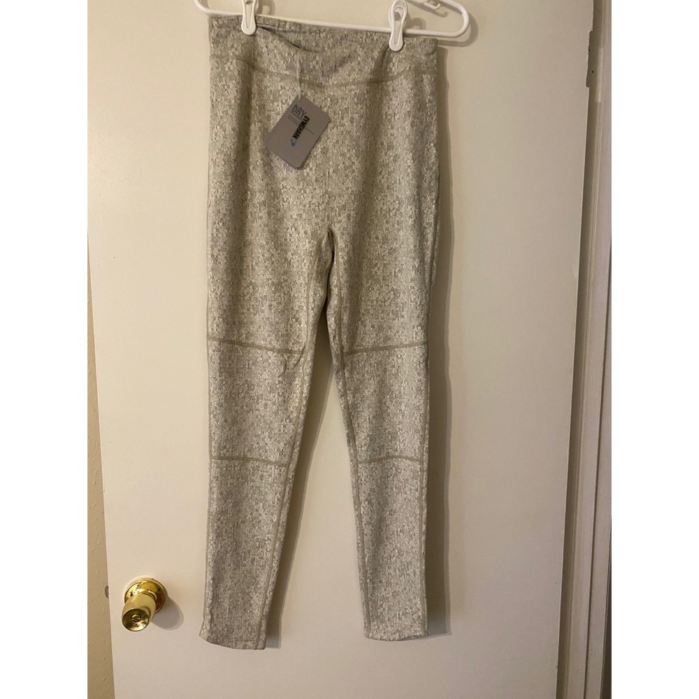 Size XL NWT gym shark leggings